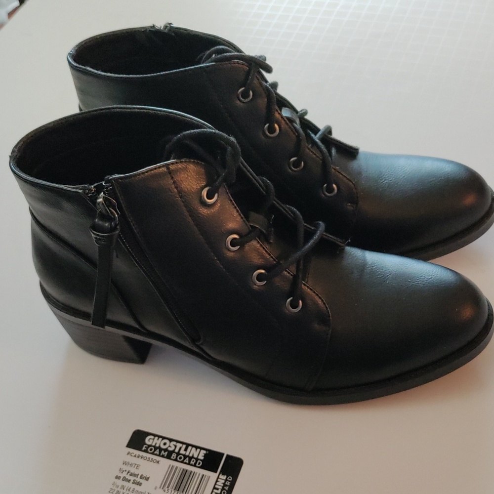 Easy Street women ankle boots size 8.5 leather 2 inch heel
